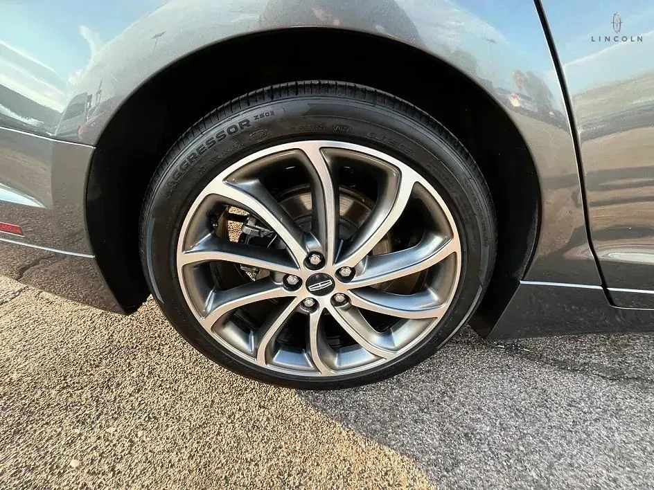 Lincoln MKZ photo 19
