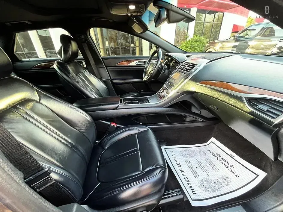 Lincoln MKZ photo 13
