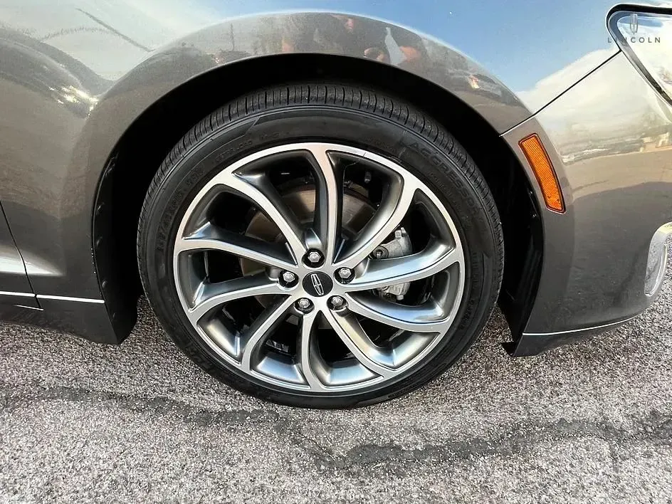 Lincoln MKZ photo 20