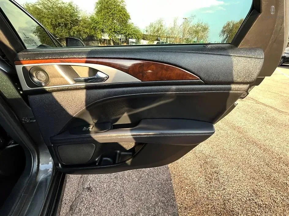 Lincoln MKZ photo 16