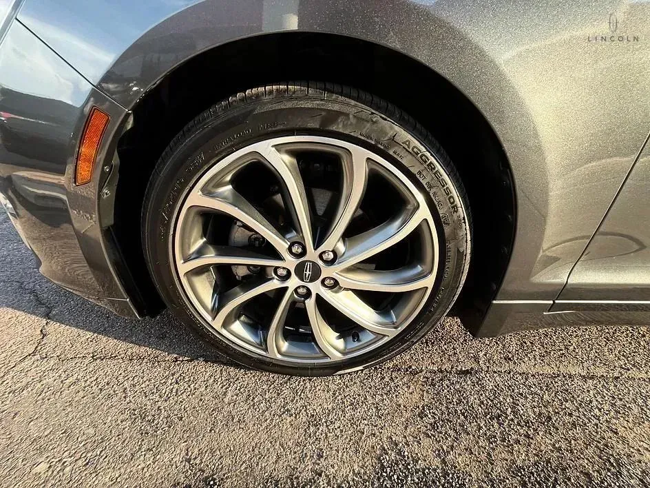 Lincoln MKZ photo 17