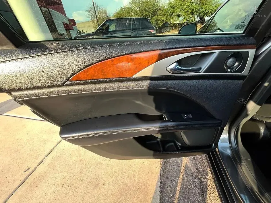 Lincoln MKZ photo 12