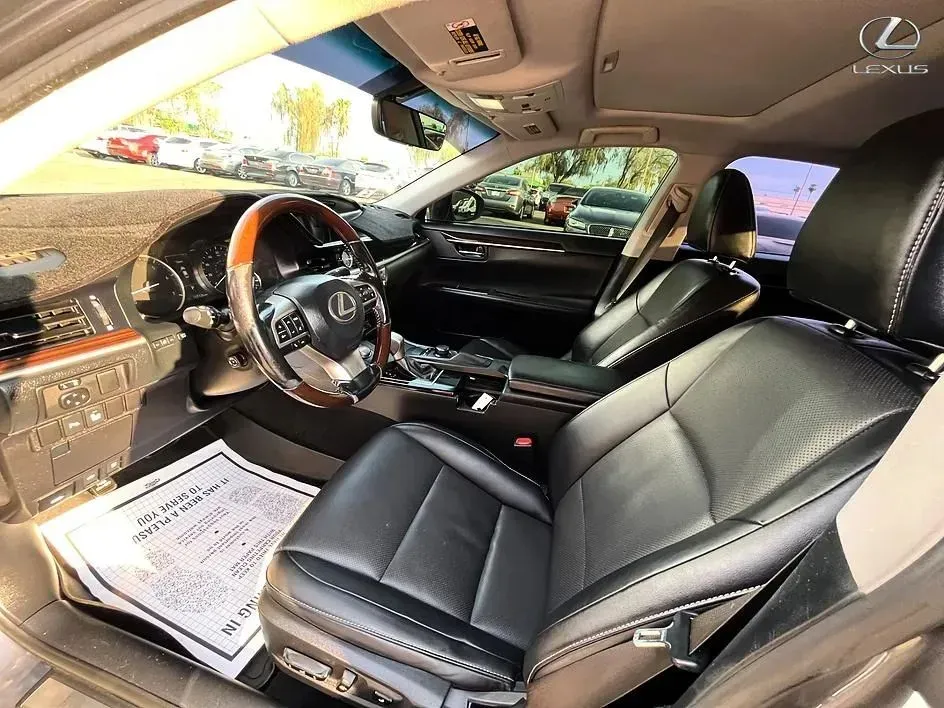 Lexus ES photo 9