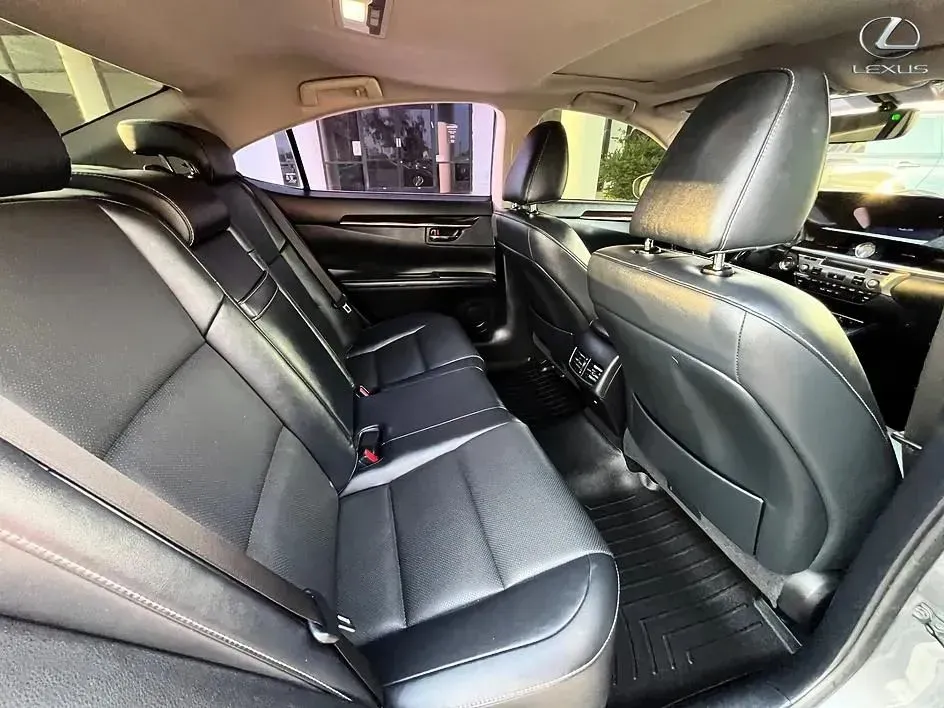Lexus ES photo 15