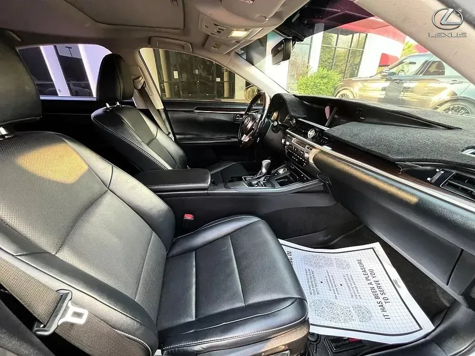 Lexus ES photo 13