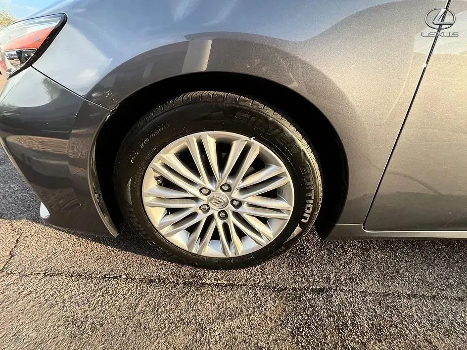 Lexus ES photo 17