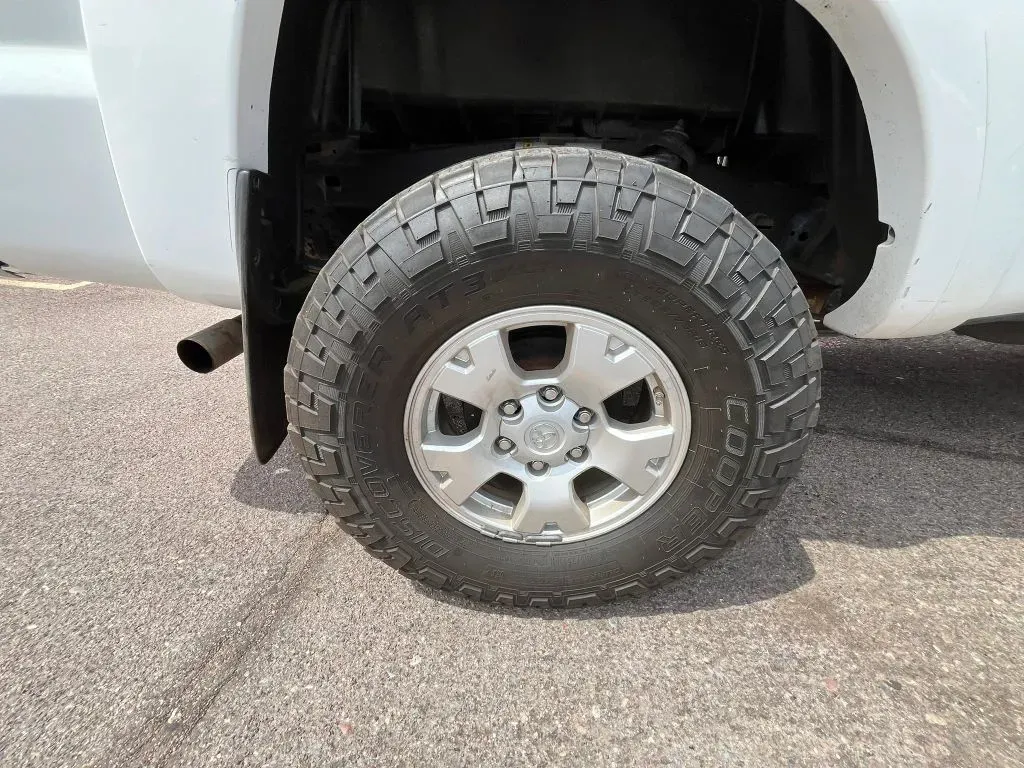 Toyota Tacoma photo 19