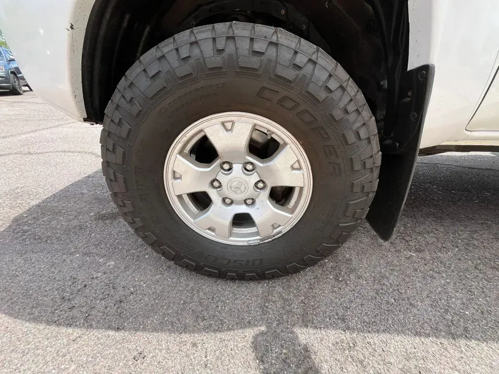 Toyota Tacoma photo 17