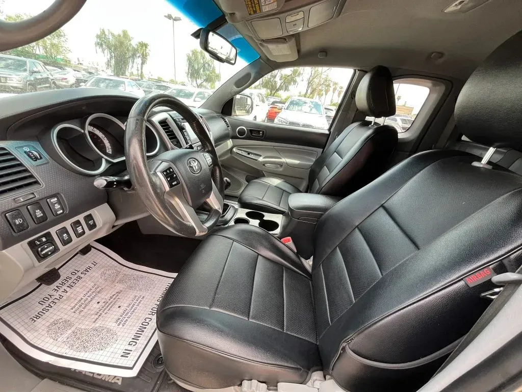 Toyota Tacoma photo 9