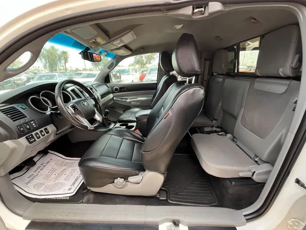 Toyota Tacoma photo 10