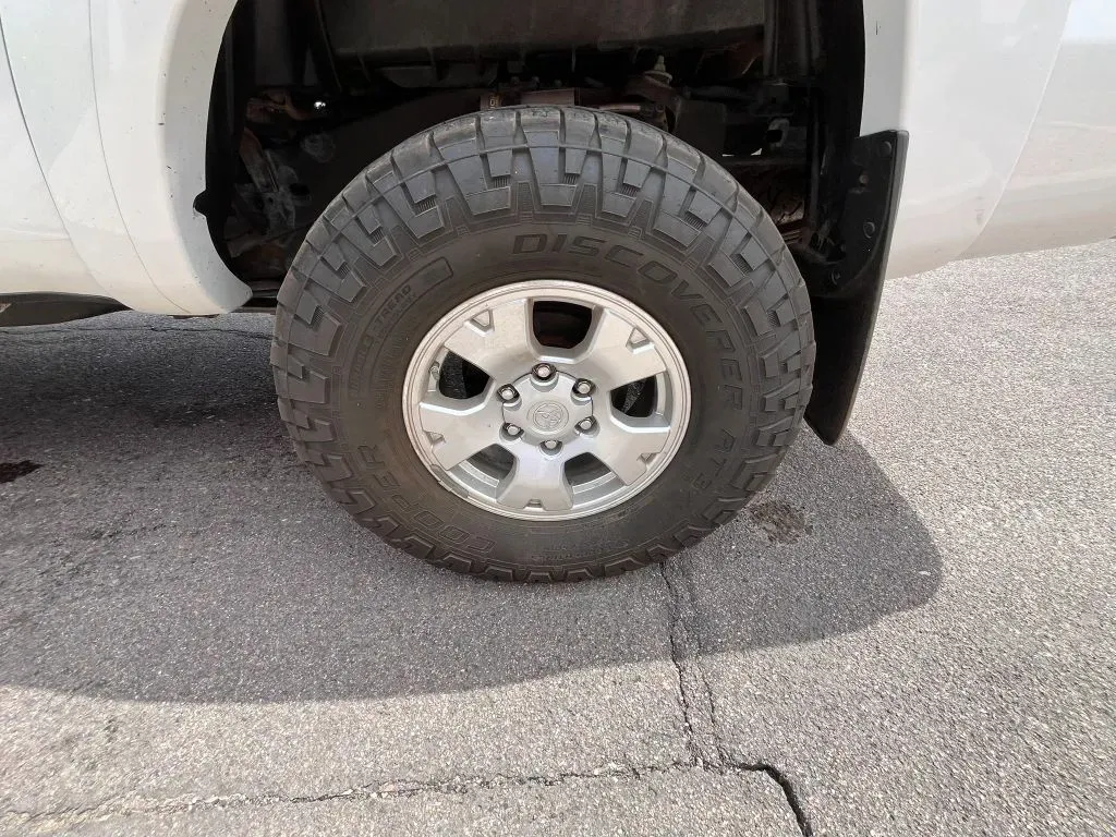 Toyota Tacoma photo 18