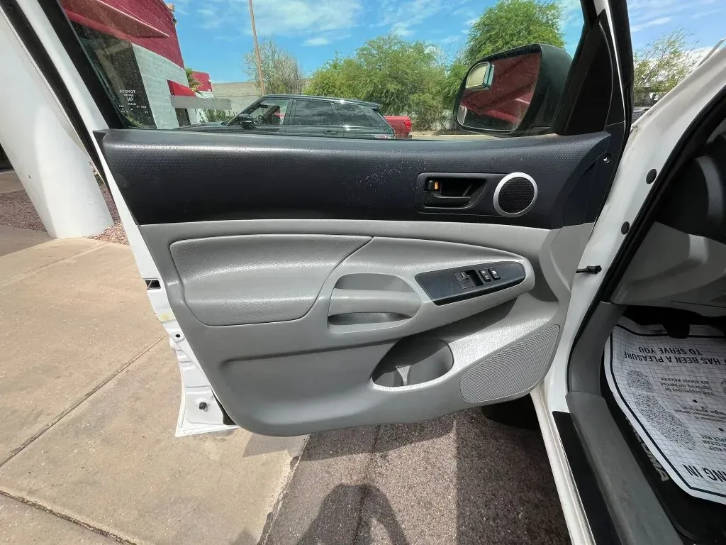 Toyota Tacoma photo 11