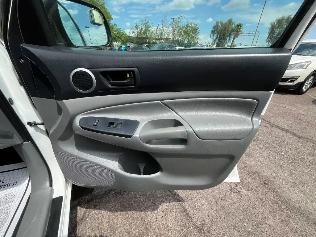 Toyota Tacoma photo 15