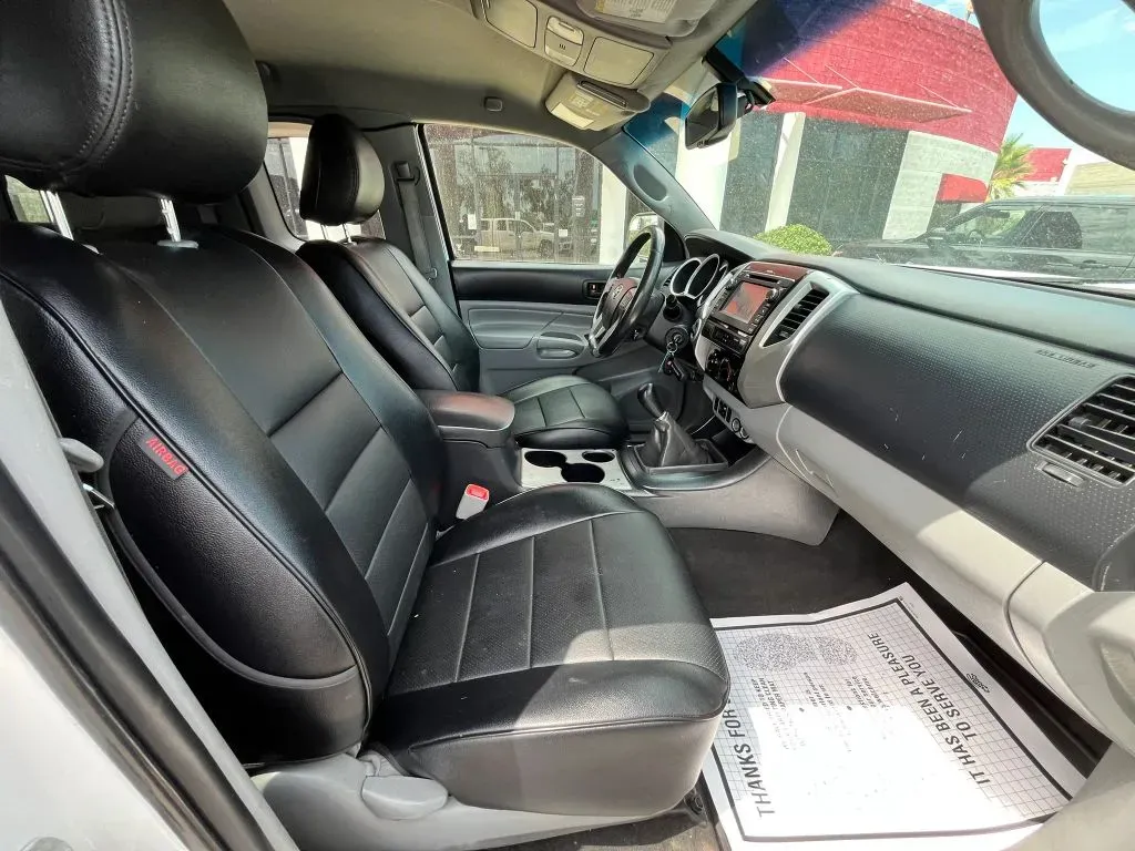 Toyota Tacoma photo 13