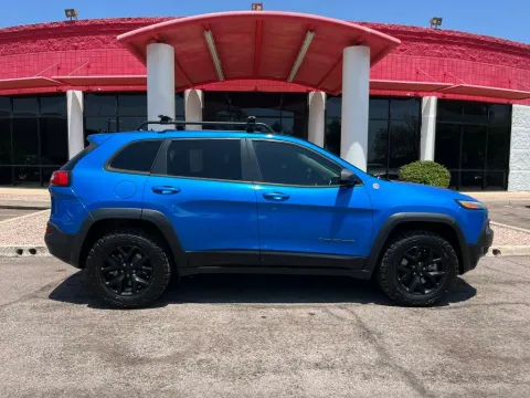 More photos of 2017 Jeep Cherokee TrailHawk Sport Utility 4D at Ultimate Autos, AZ