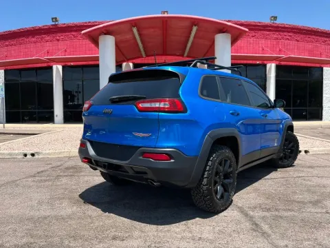 More photos of 2017 Jeep Cherokee TrailHawk Sport Utility 4D at Ultimate Autos, AZ