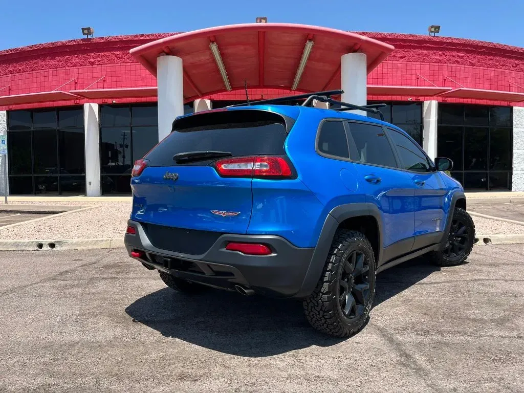 Jeep Cherokee photo 4
