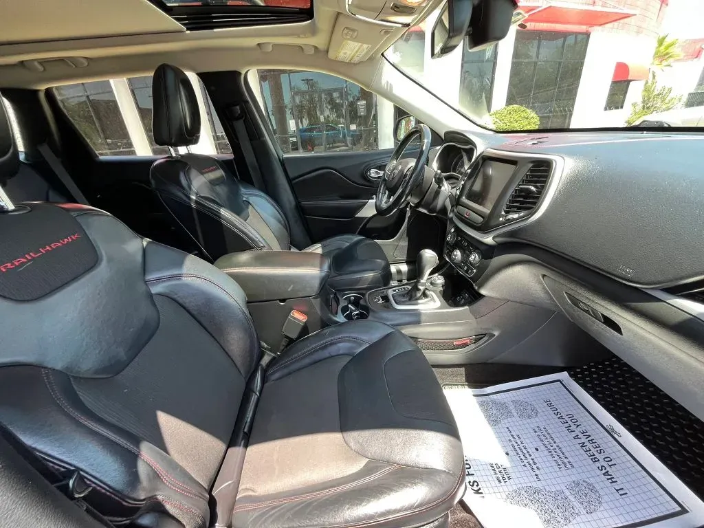 Jeep Cherokee photo 13