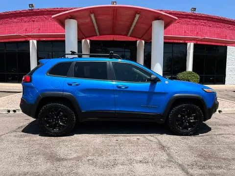More photos of 2017 Jeep Cherokee TrailHawk Sport Utility 4D at Ultimate Autos, AZ
