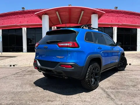 More photos of 2017 Jeep Cherokee TrailHawk Sport Utility 4D at Ultimate Autos, AZ