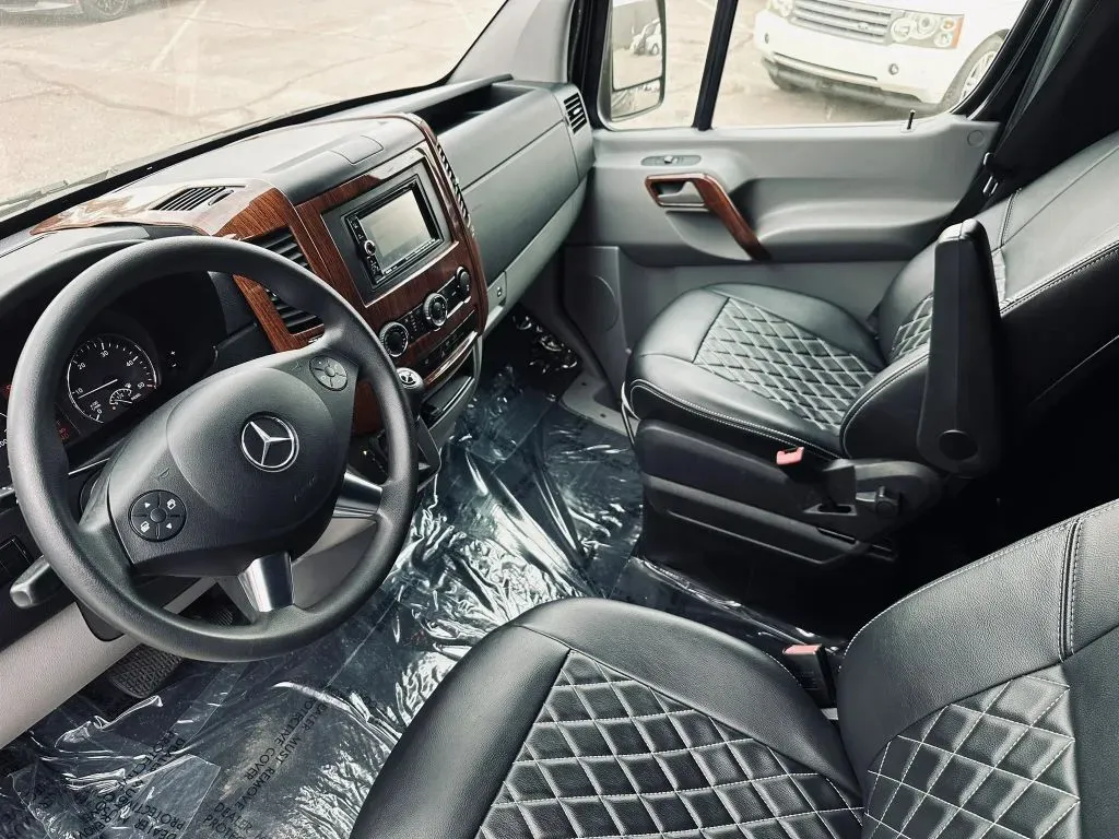 Mercedes-Benz Sprinter photo 19