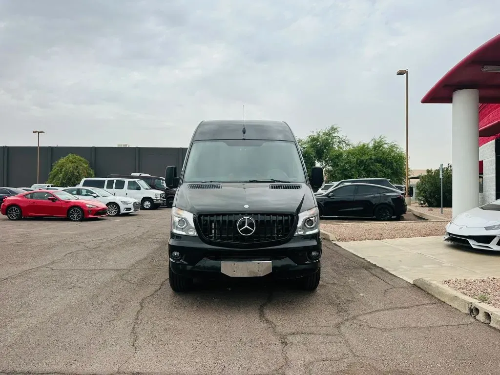 Mercedes-Benz Sprinter photo 2