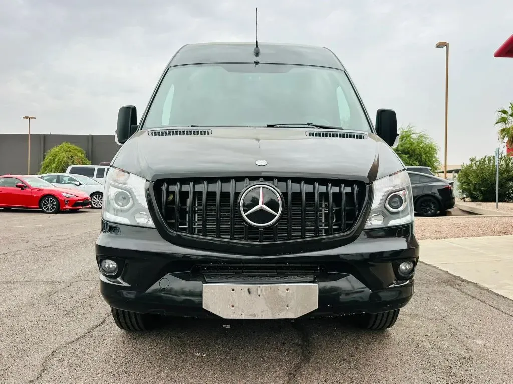 Mercedes-Benz Sprinter photo 18