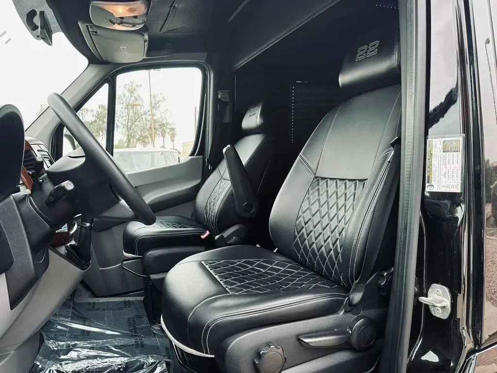 Mercedes-Benz Sprinter photo 20