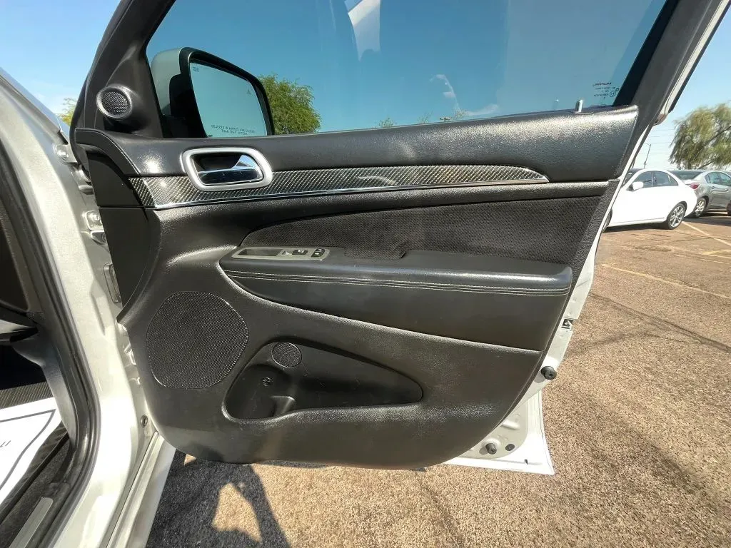 Jeep Grand Cherokee photo 12