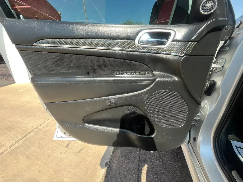 Jeep Grand Cherokee photo 8