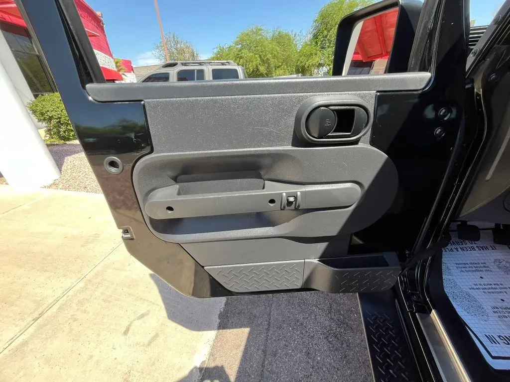 Jeep Wrangler photo 8