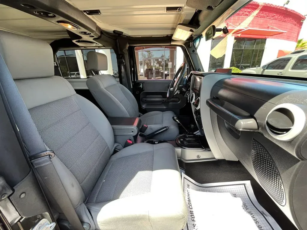 Jeep Wrangler photo 9