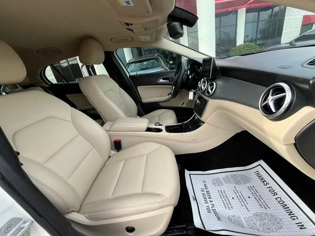 Mercedes-Benz GLA-Class photo 13