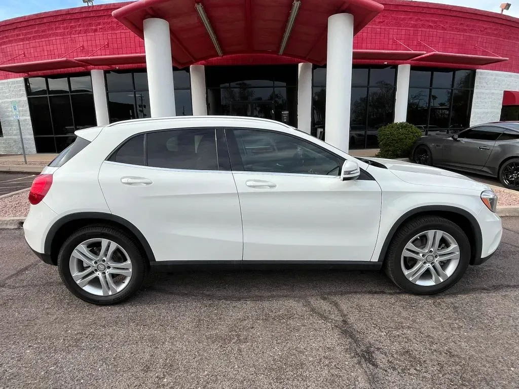 Mercedes-Benz GLA-Class photo 6