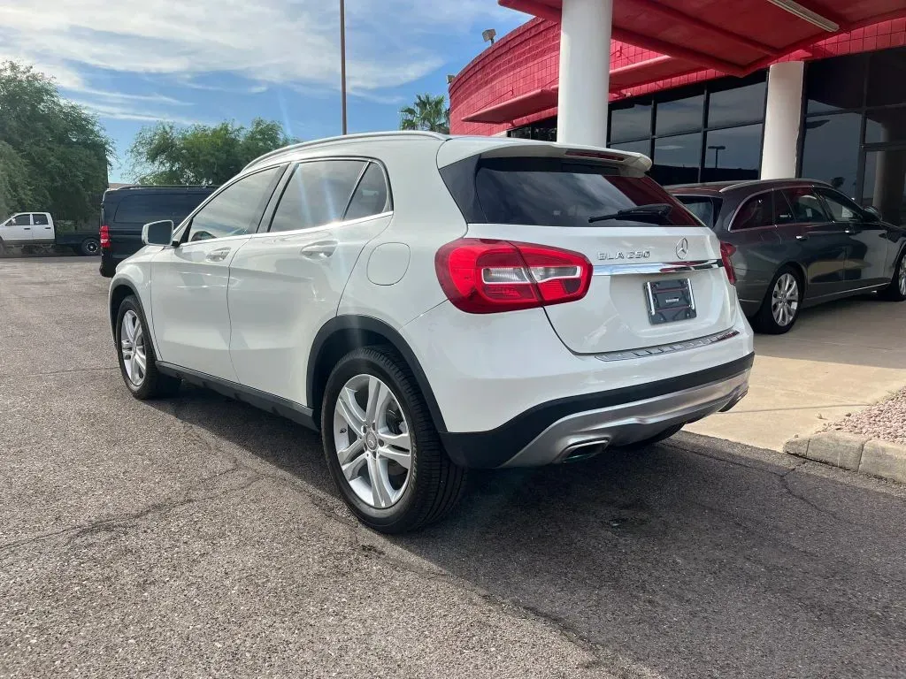 Mercedes-Benz GLA-Class photo 2