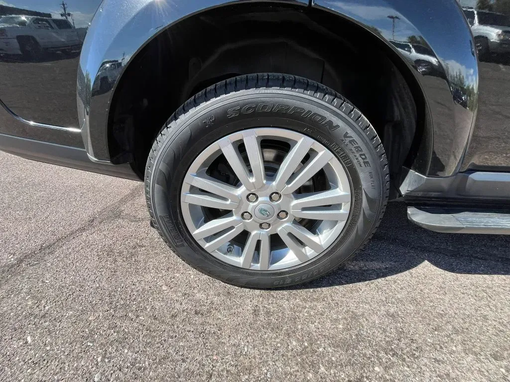 Land Rover LR4 photo 17