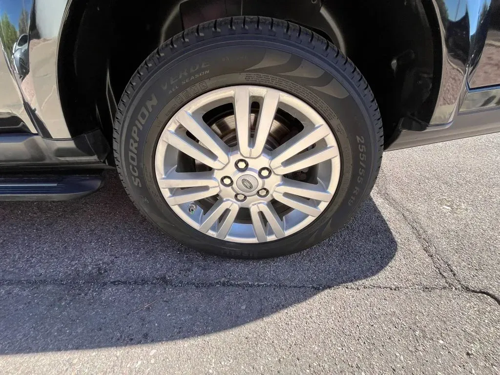 Land Rover LR4 photo 16