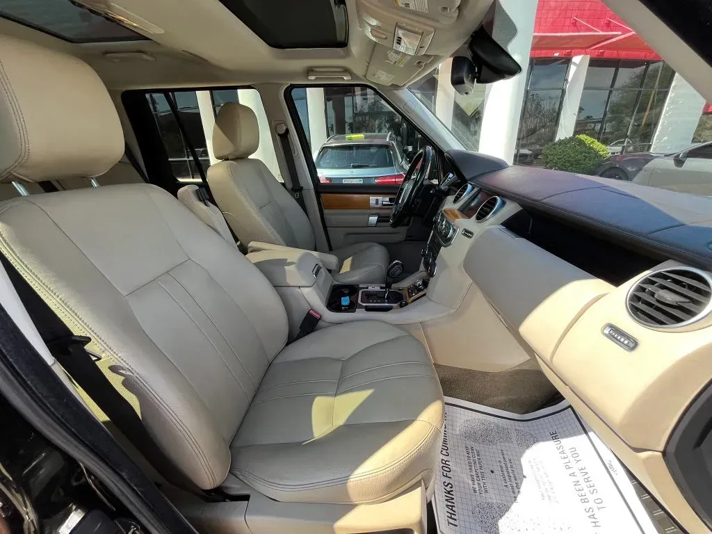 Land Rover LR4 photo 11