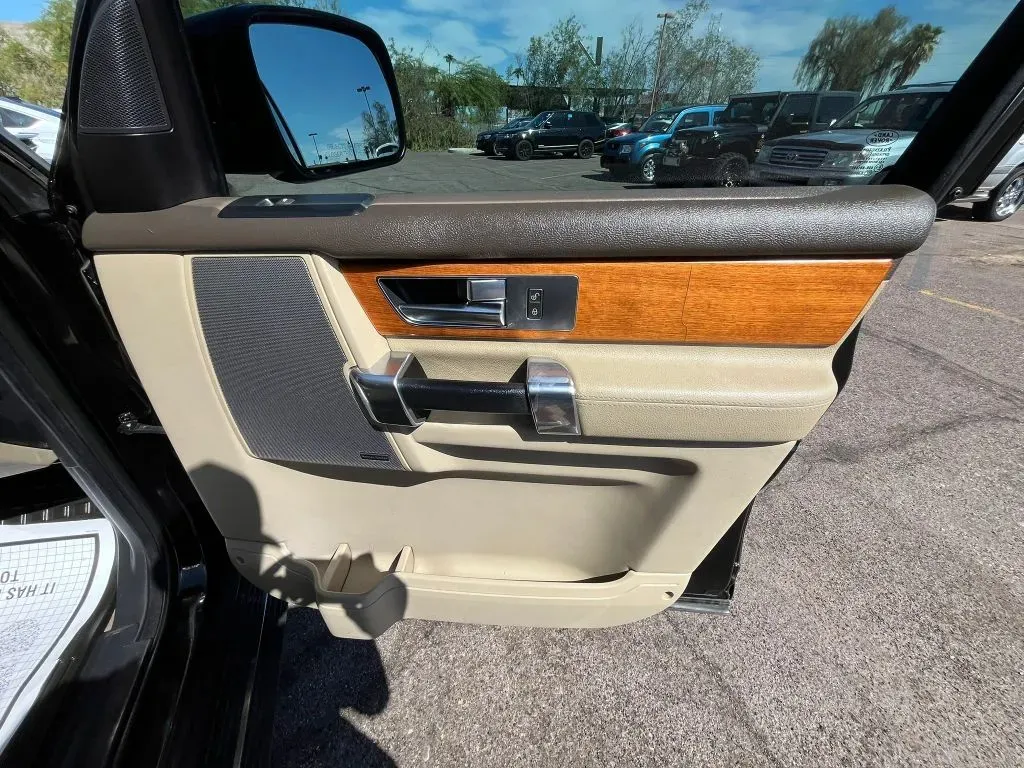 Land Rover LR4 photo 12