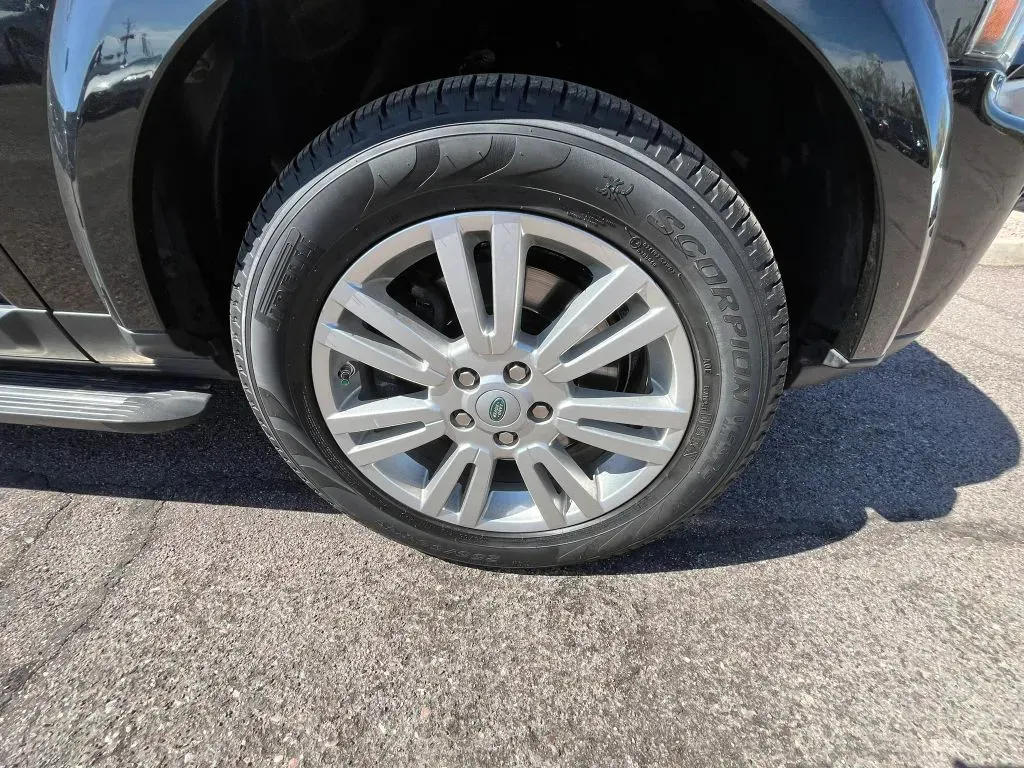 Land Rover LR4 photo 18