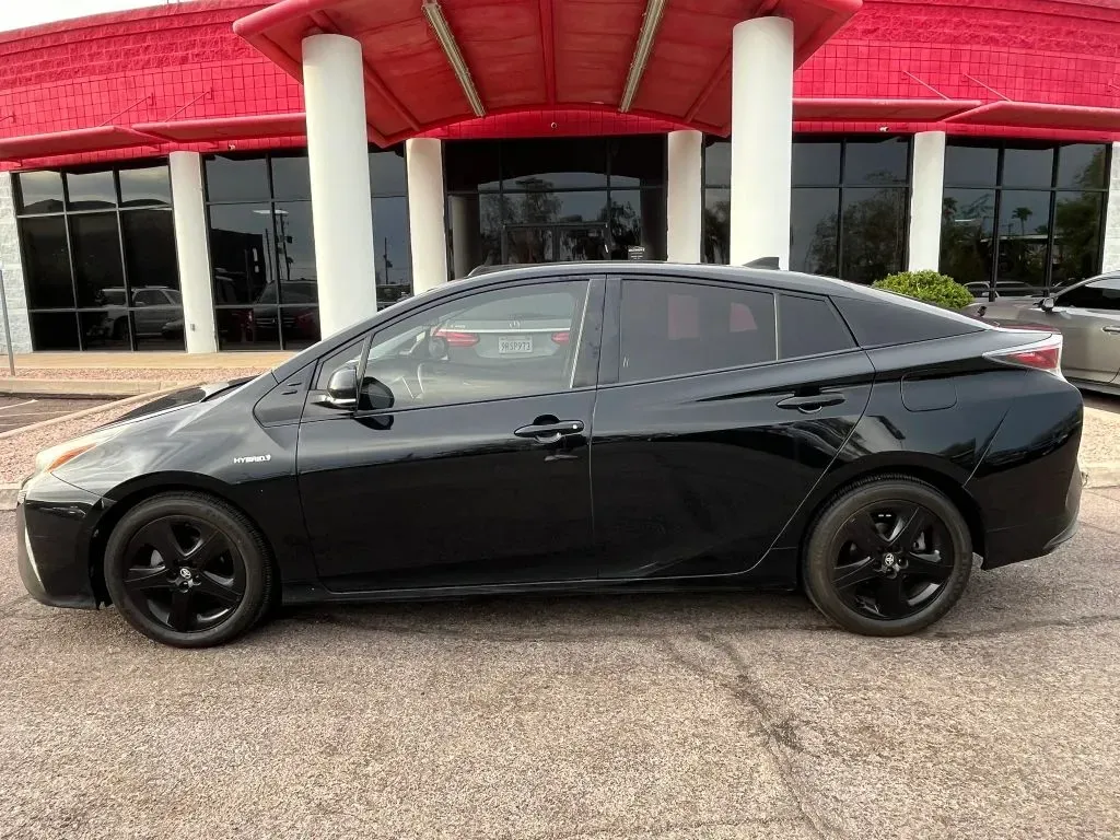 Toyota Prius photo 2