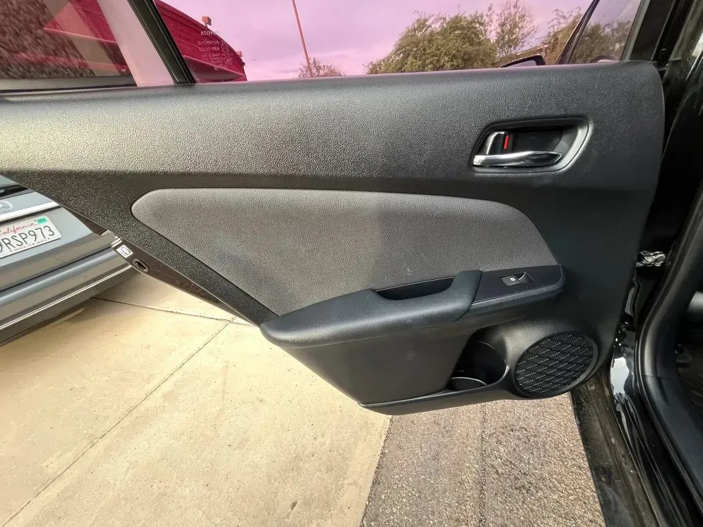 Toyota Prius photo 10