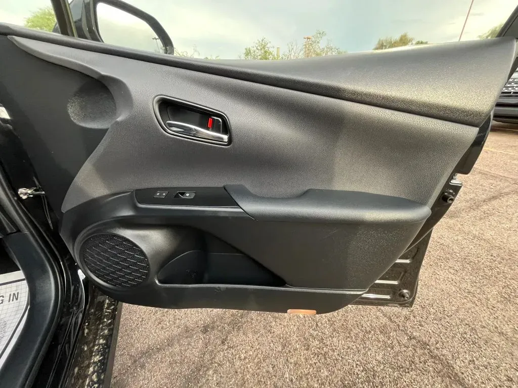 Toyota Prius photo 13