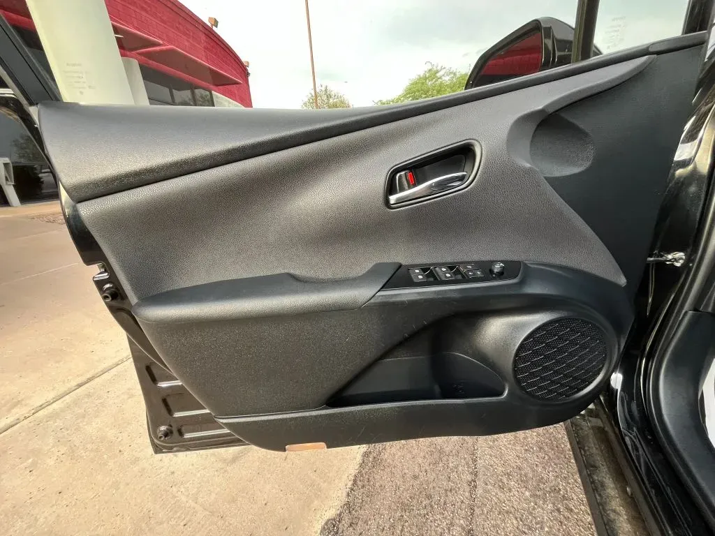 Toyota Prius photo 8