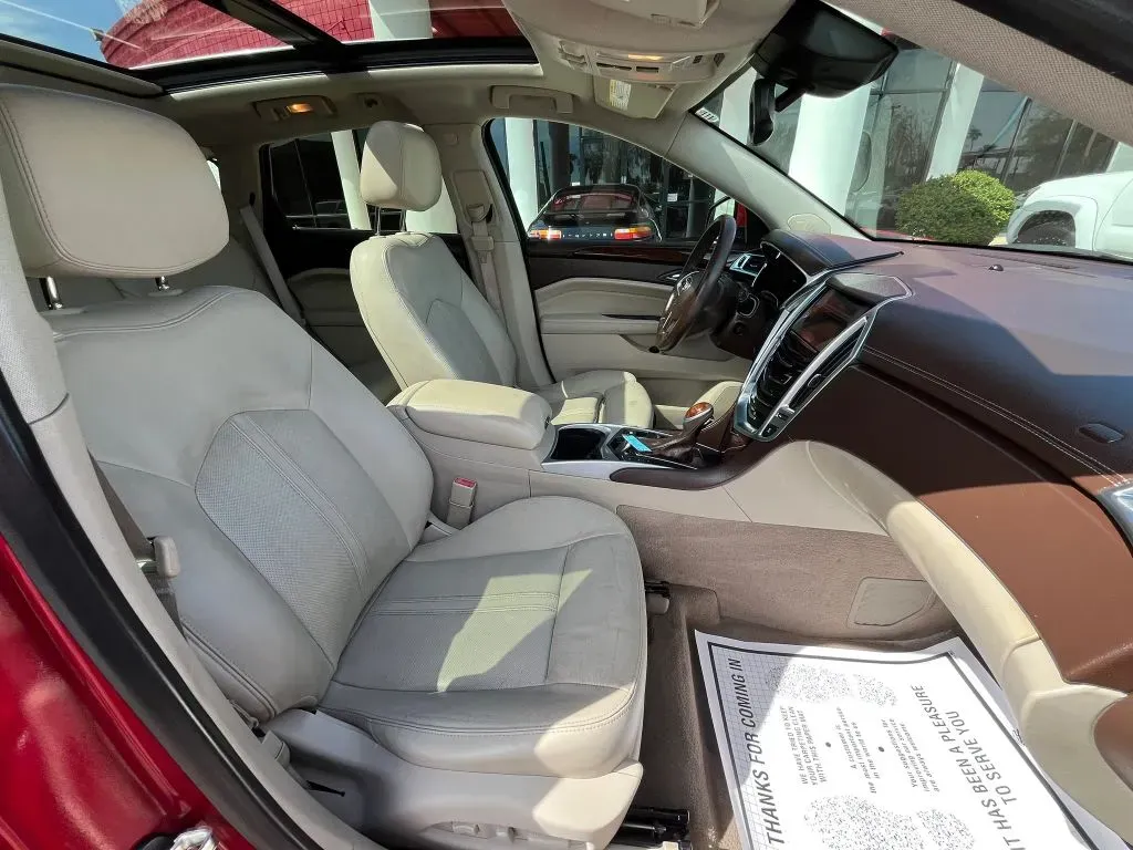 Cadillac SRX photo 13