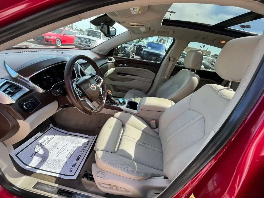 Cadillac SRX photo 7