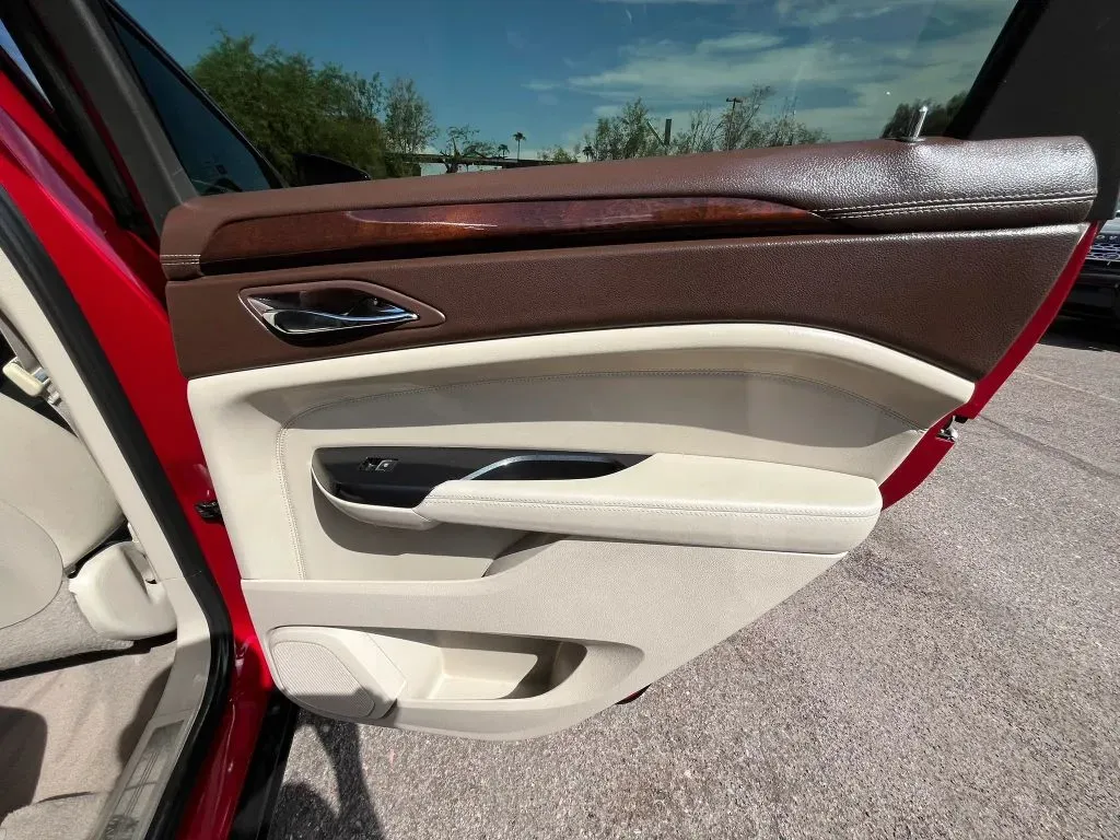 Cadillac SRX photo 16