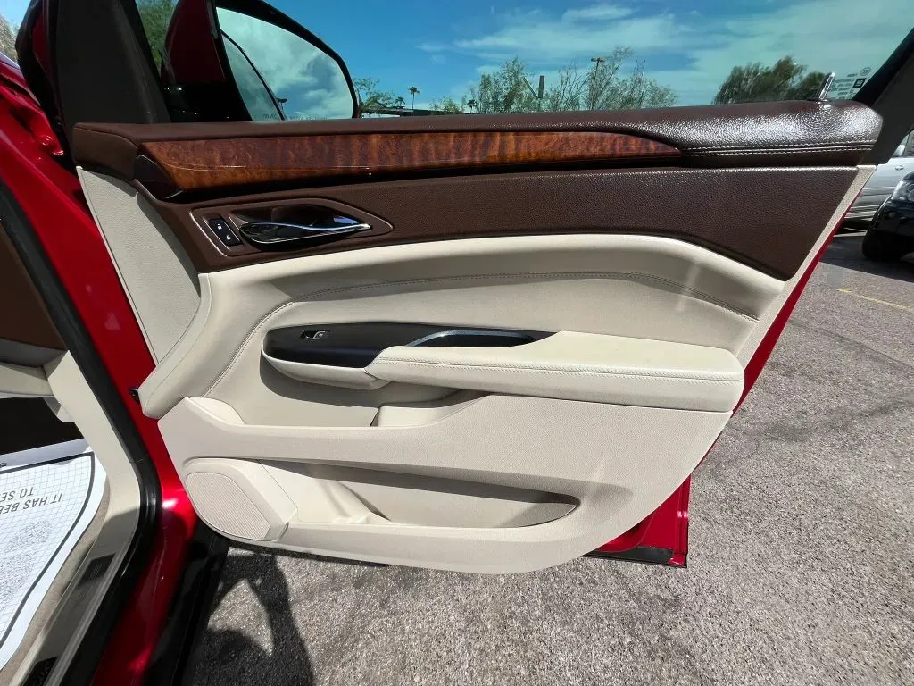 Cadillac SRX photo 14