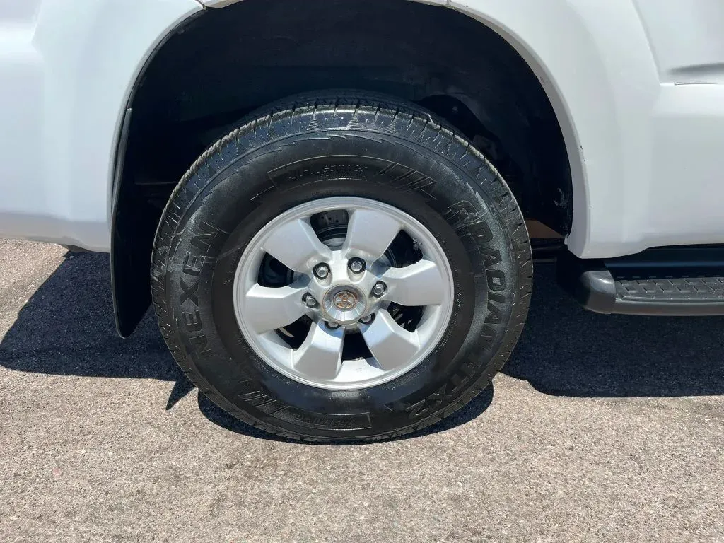Toyota 4Runner photo 18