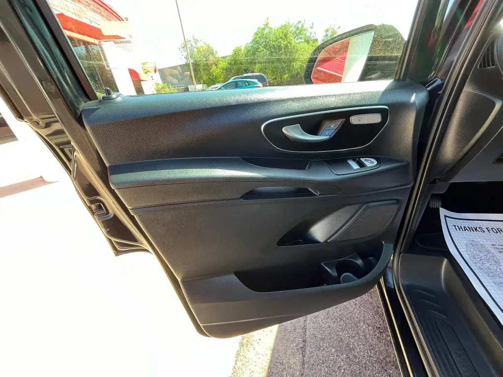 Mercedes-Benz Metris photo 7
